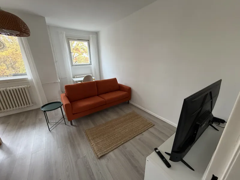 Vollmöblierte 2-Zimmer-Wohnung mit Balkon in Charlottenburg (nahe Deutsche Oper) — photo 1